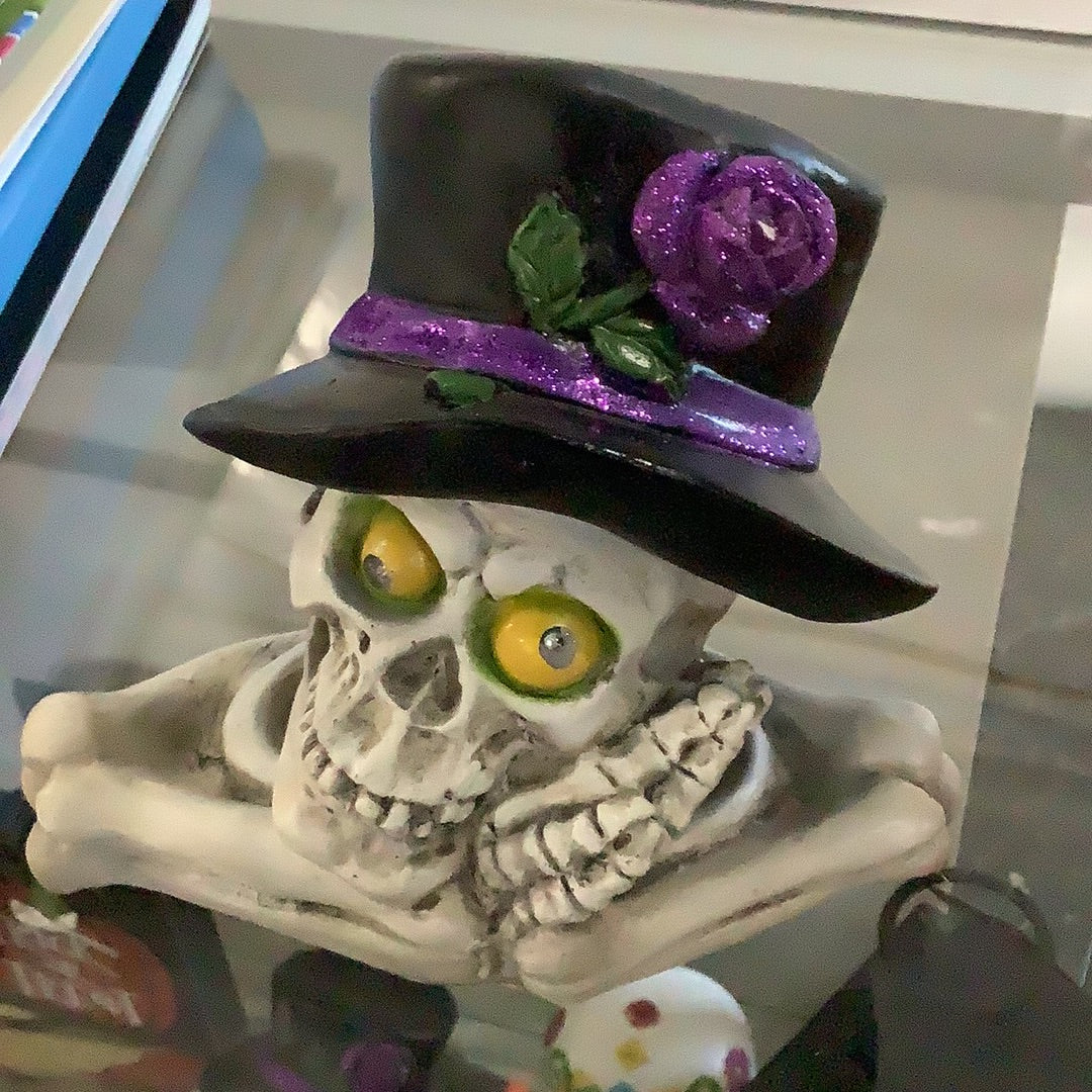 Skeleton Head with Hat 7”