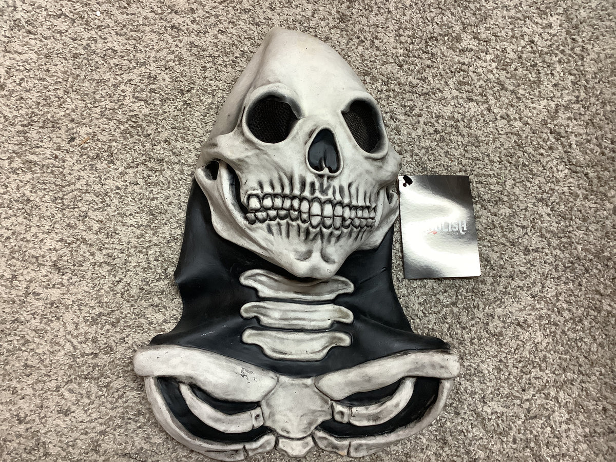 Long Neck Skull (white)
