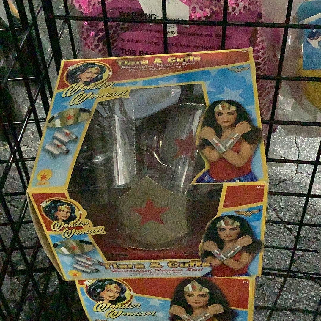 Wonder Woman Tiara & Cuffs