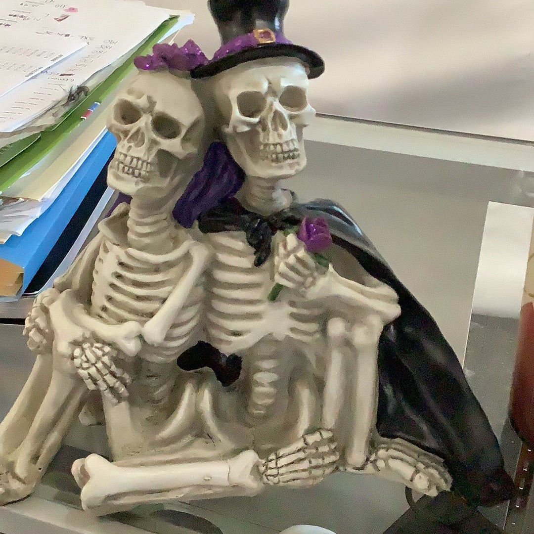Skeleton Couple Statue