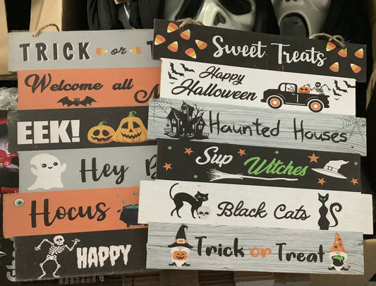 Halloween Hanging Signs - Asst