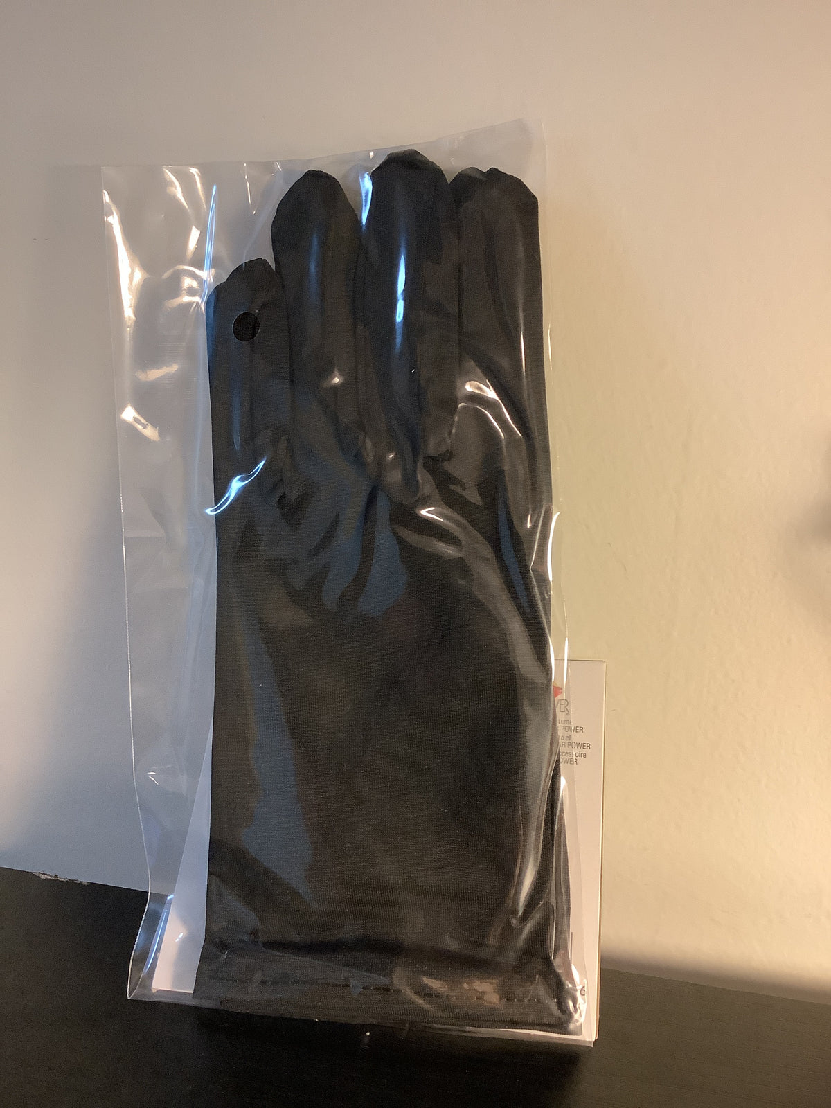 Short Black Gloves