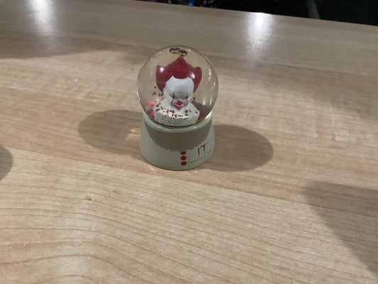 IT Pennywise Mini Snowglobe