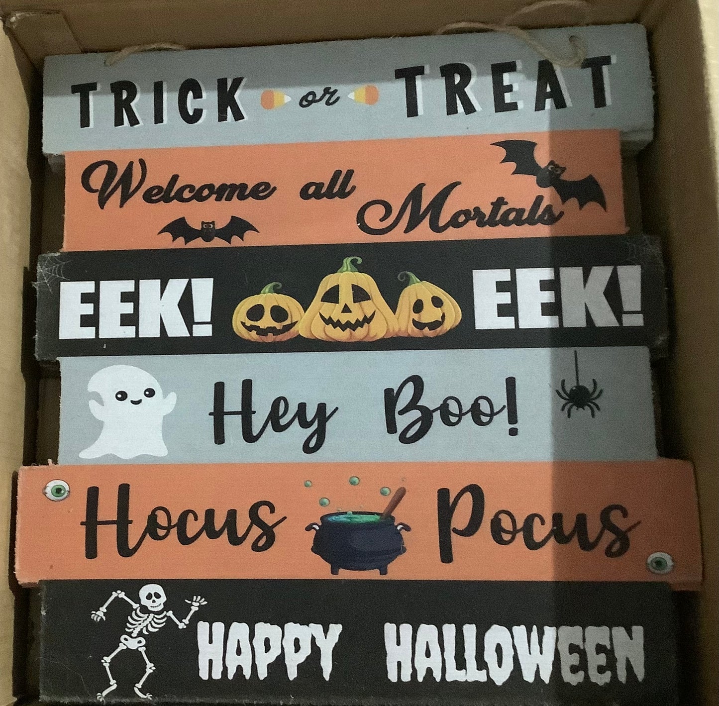 Halloween Hanging Signs - Asst