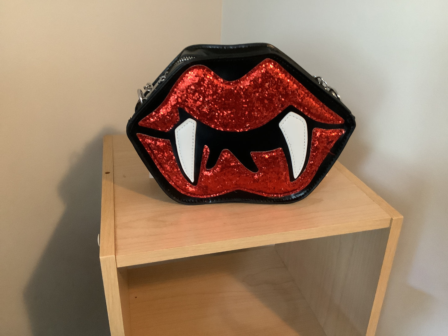 Vampire Lip Purse