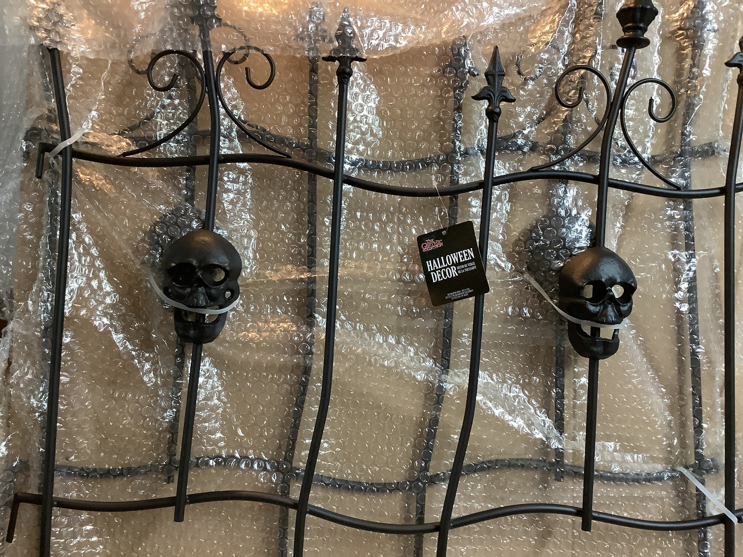 26” Iron Fence w/ Skulls - set of 2