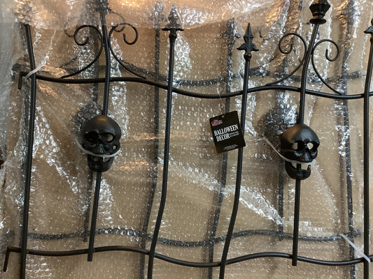 26” Iron Fence w/ Skulls - set of 2